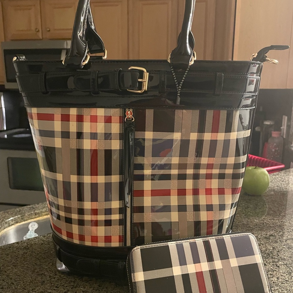 Stylish Black and Tan Plaid Purse Set